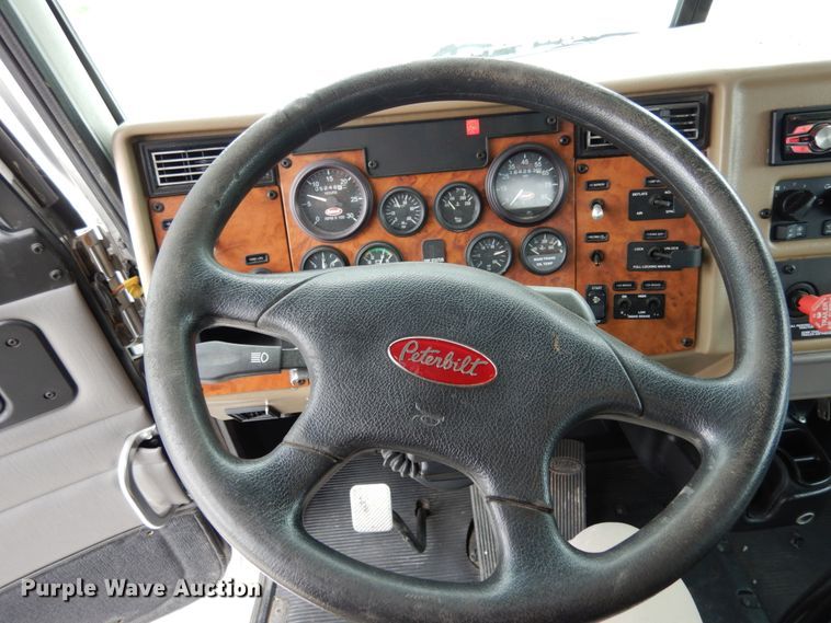 image for item KI9482 2008 Peterbilt 335  winch truck