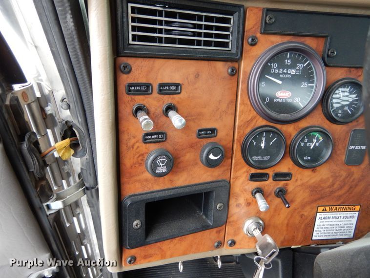 image for item KI9482 2008 Peterbilt 335  winch truck