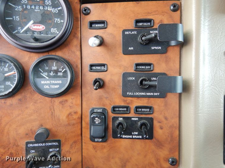 image for item KI9482 2008 Peterbilt 335  winch truck