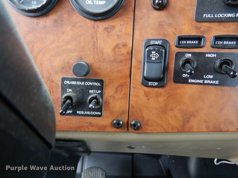 image for item KI9482 2008 Peterbilt 335  winch truck