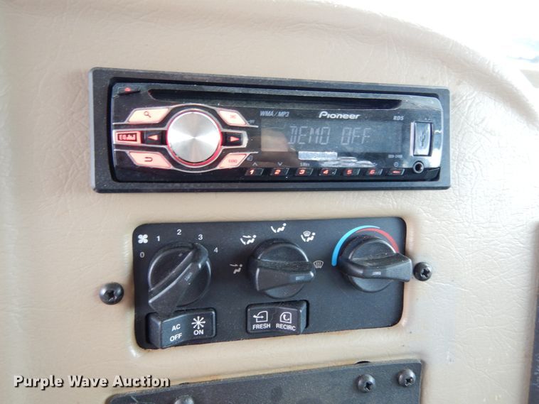 image for item KI9482 2008 Peterbilt 335  winch truck