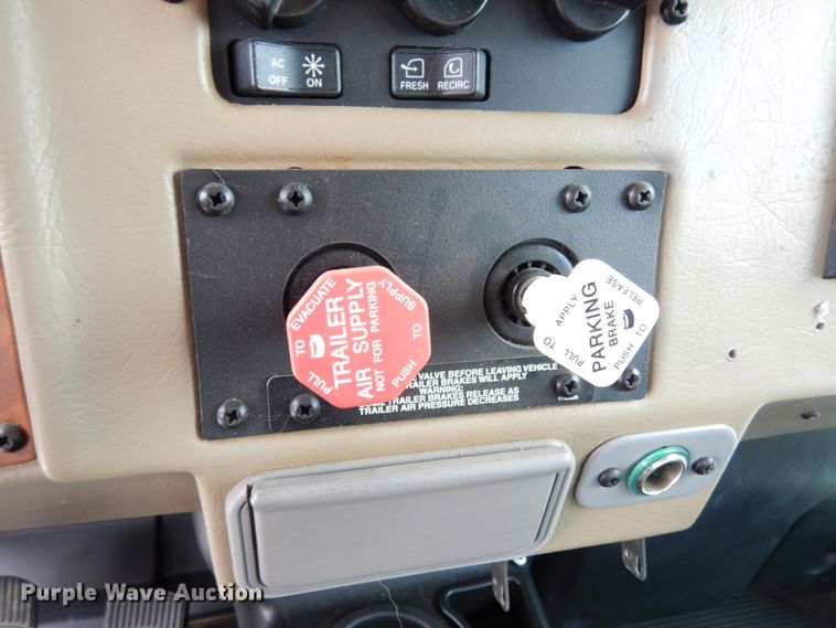 image for item KI9482 2008 Peterbilt 335  winch truck