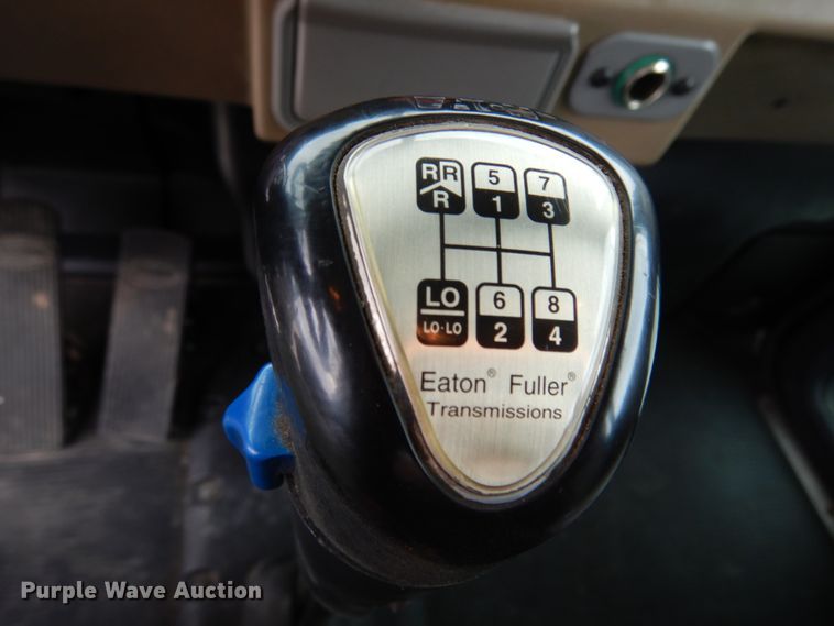 image for item KI9482 2008 Peterbilt 335  winch truck