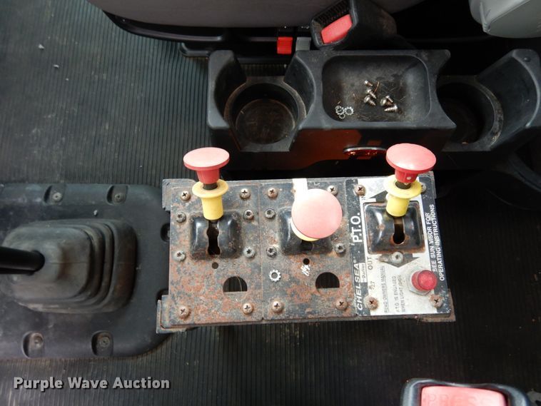 image for item KI9482 2008 Peterbilt 335  winch truck