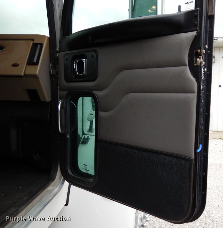 image for item KI9482 2008 Peterbilt 335  winch truck