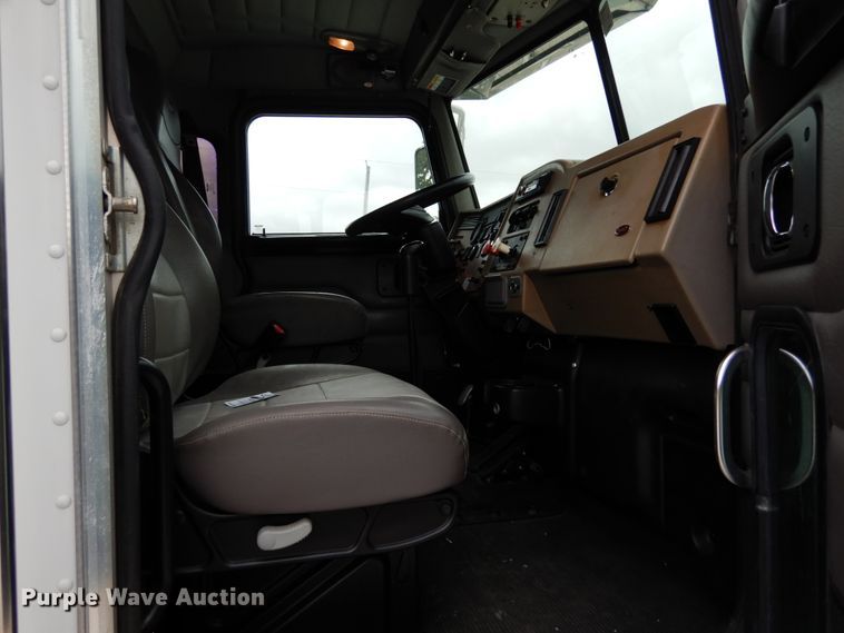 image for item KI9482 2008 Peterbilt 335  winch truck