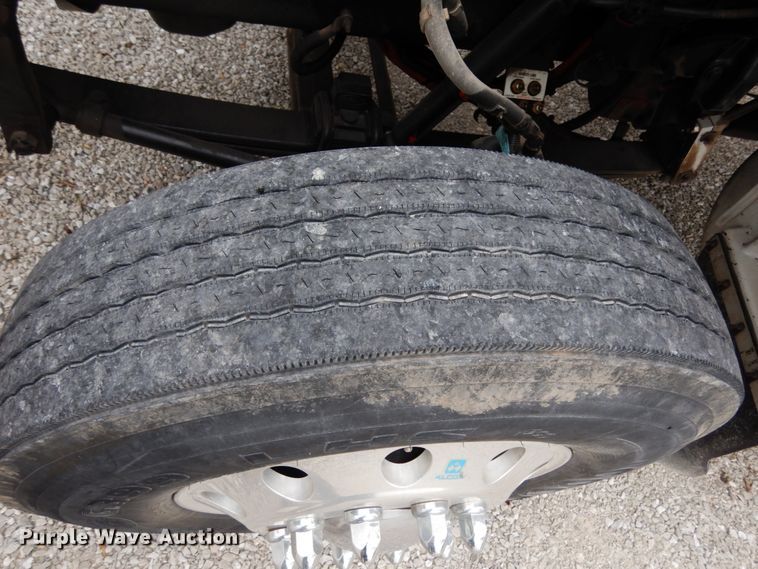 image for item KI9482 2008 Peterbilt 335  winch truck