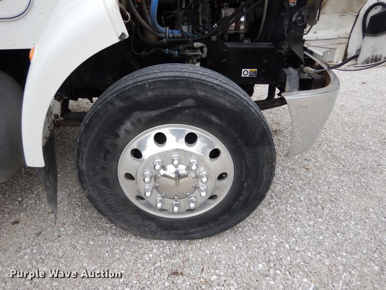 image for item KI9482 2008 Peterbilt 335  winch truck