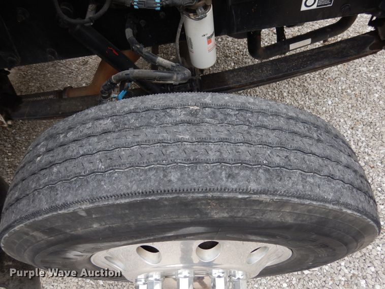 image for item KI9482 2008 Peterbilt 335  winch truck