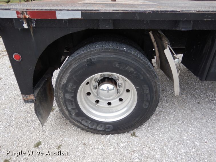 image for item KI9482 2008 Peterbilt 335  winch truck