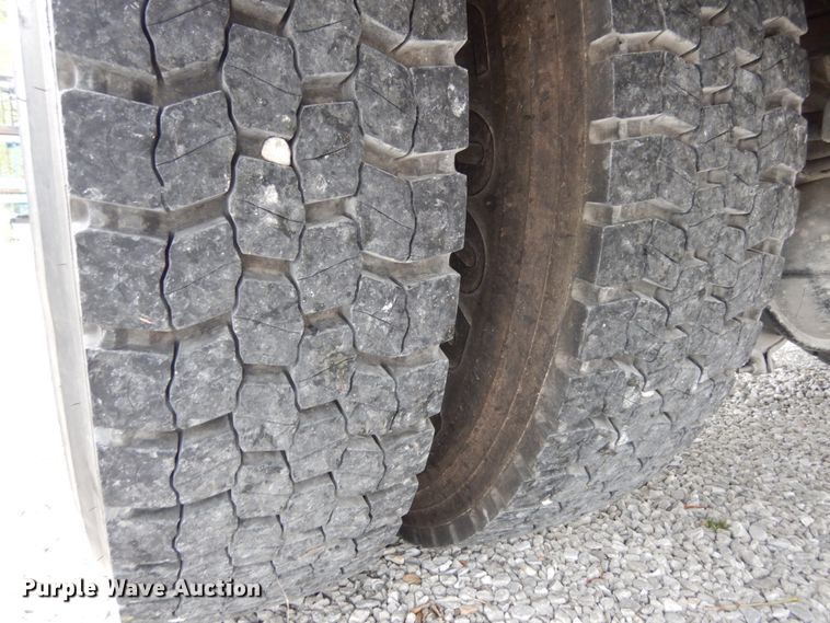 image for item KI9482 2008 Peterbilt 335  winch truck