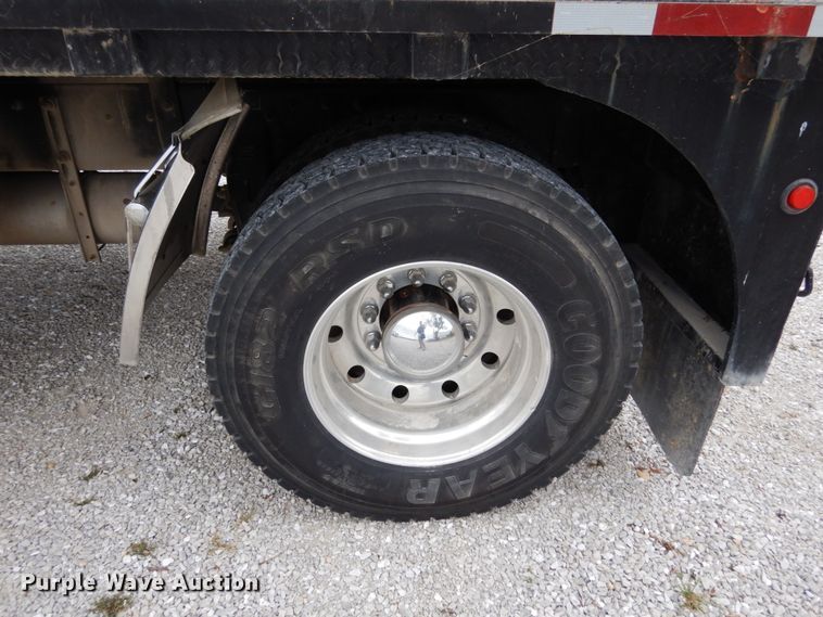 image for item KI9482 2008 Peterbilt 335  winch truck