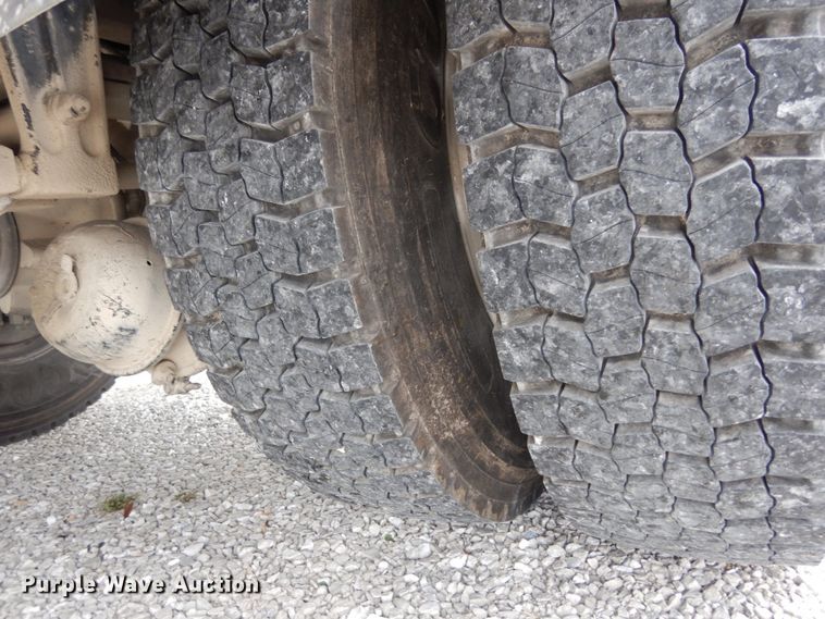 image for item KI9482 2008 Peterbilt 335  winch truck