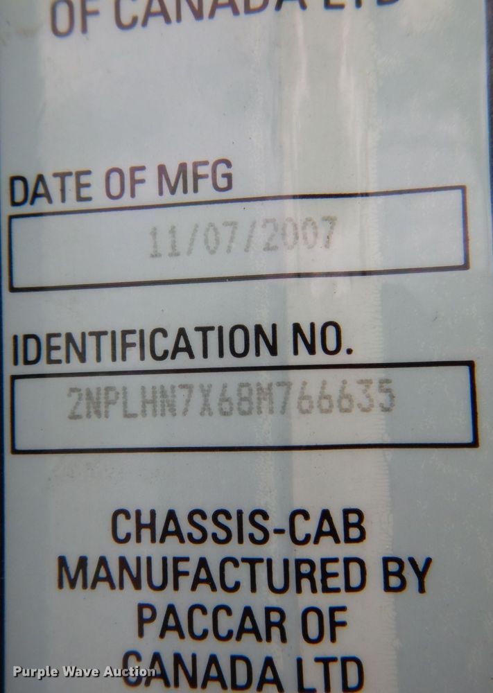 image for item KI9482 2008 Peterbilt 335  winch truck