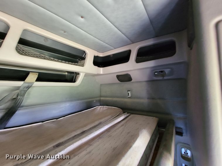 image for item KQ9127 Sleeper cab