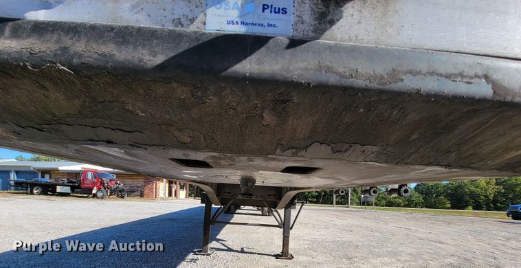 image for item KQ9147 2006 Transcraft  flatbed trailer