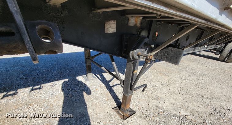 image for item KQ9147 2006 Transcraft  flatbed trailer