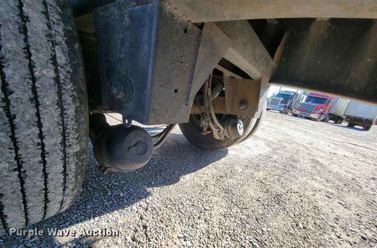 image for item KQ9147 2006 Transcraft  flatbed trailer