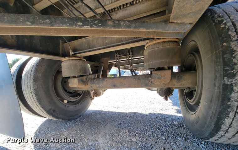 image for item KQ9147 2006 Transcraft  flatbed trailer