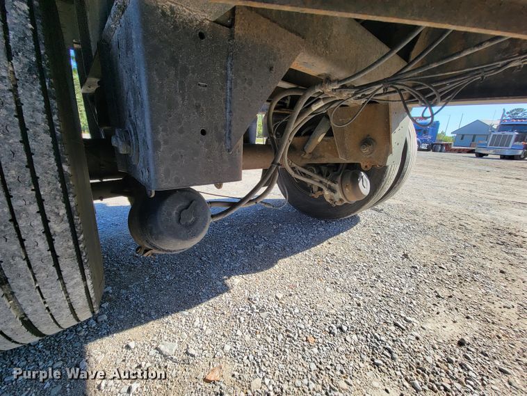 image for item KQ9147 2006 Transcraft  flatbed trailer