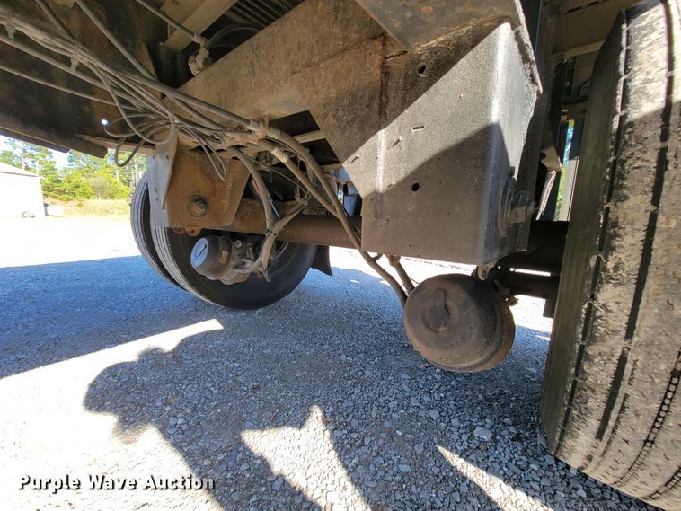 image for item KQ9147 2006 Transcraft  flatbed trailer