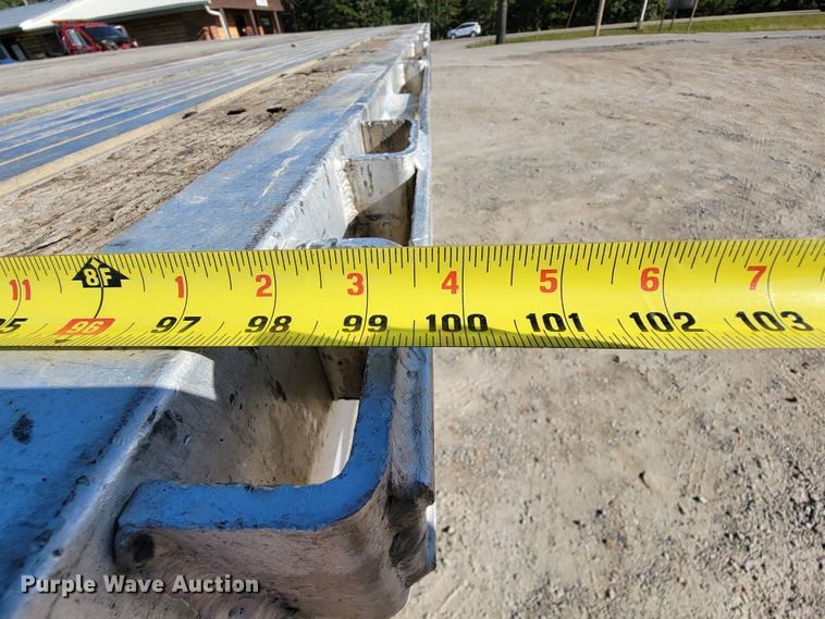 image for item KQ9147 2006 Transcraft  flatbed trailer