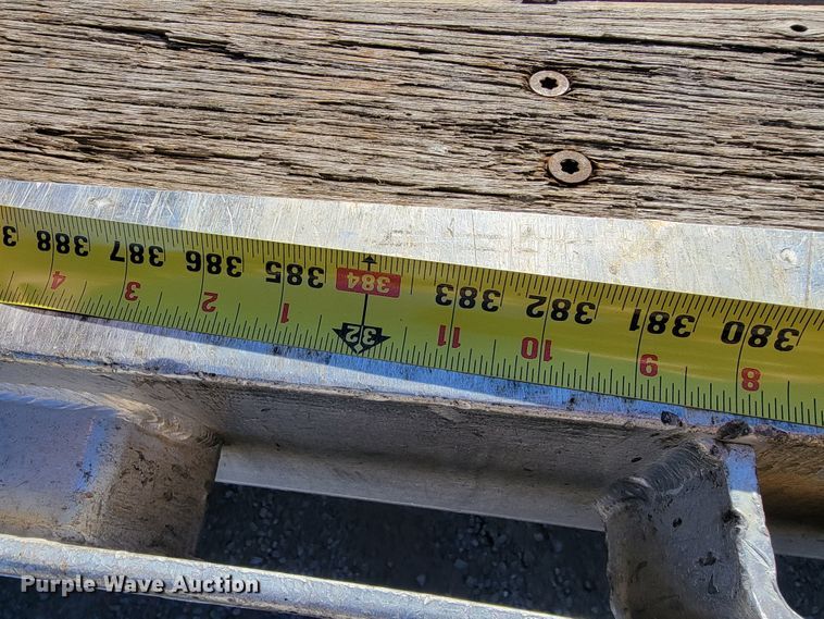 image for item KQ9147 2006 Transcraft  flatbed trailer