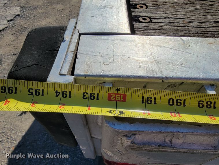 image for item KQ9147 2006 Transcraft  flatbed trailer