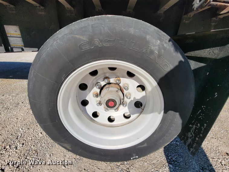 image for item KQ9147 2006 Transcraft  flatbed trailer