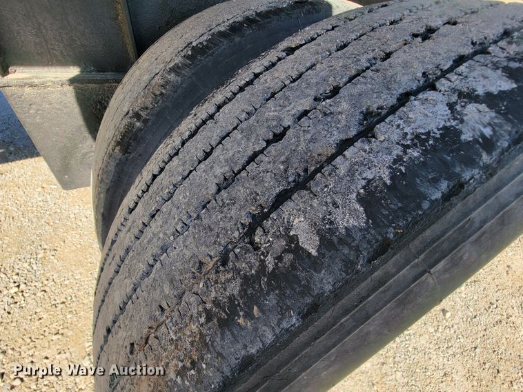 image for item KQ9147 2006 Transcraft  flatbed trailer