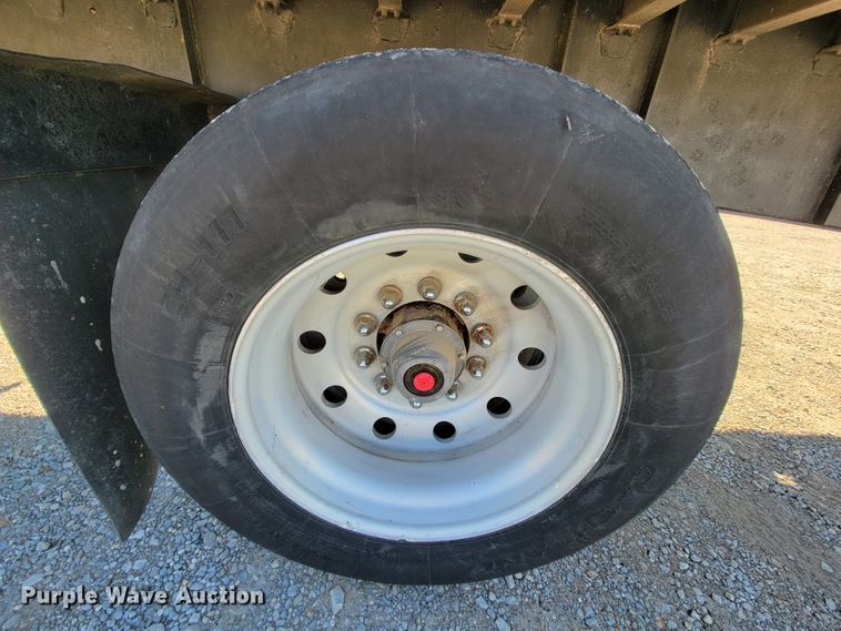 image for item KQ9147 2006 Transcraft  flatbed trailer