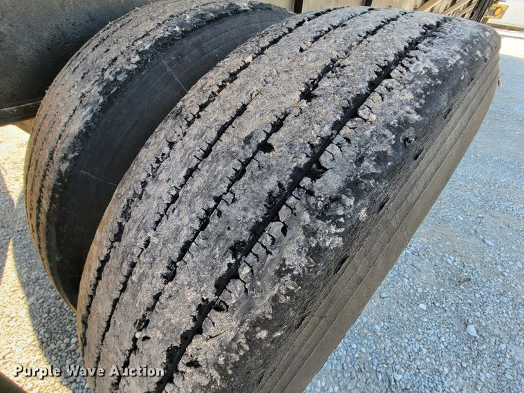 image for item KQ9147 2006 Transcraft  flatbed trailer