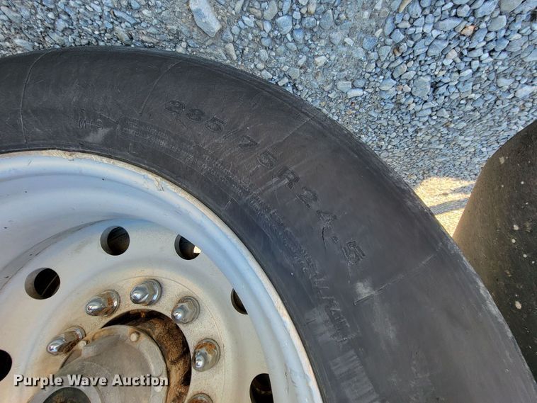 image for item KQ9147 2006 Transcraft  flatbed trailer