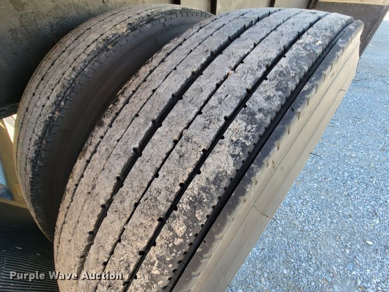 image for item KQ9147 2006 Transcraft  flatbed trailer