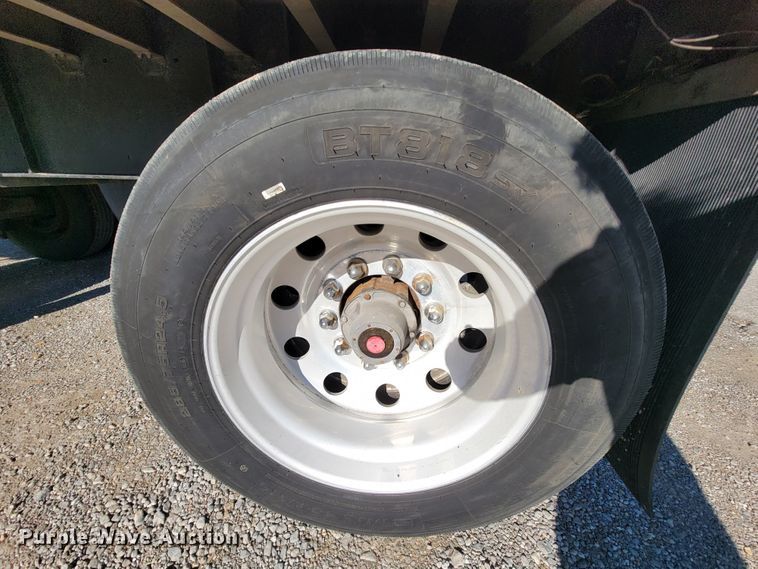 image for item KQ9147 2006 Transcraft  flatbed trailer