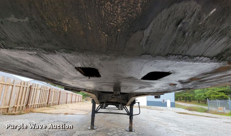 image for item KQ9149 2005 Transcraft  flatbed trailer