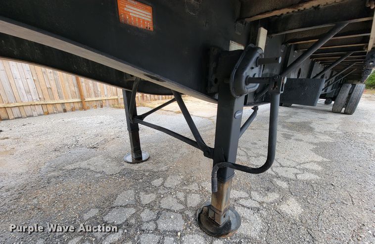 image for item KQ9149 2005 Transcraft  flatbed trailer