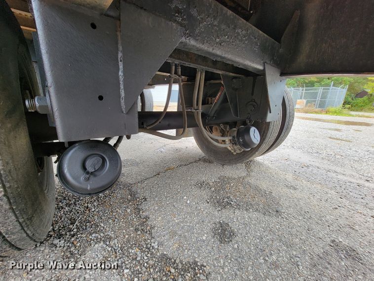 image for item KQ9149 2005 Transcraft  flatbed trailer