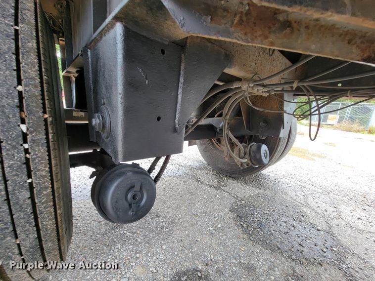 image for item KQ9149 2005 Transcraft  flatbed trailer