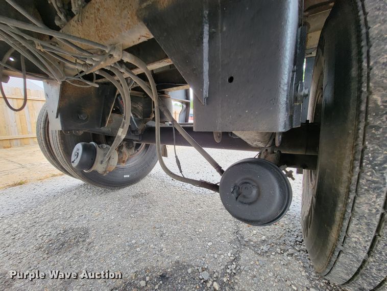 image for item KQ9149 2005 Transcraft  flatbed trailer