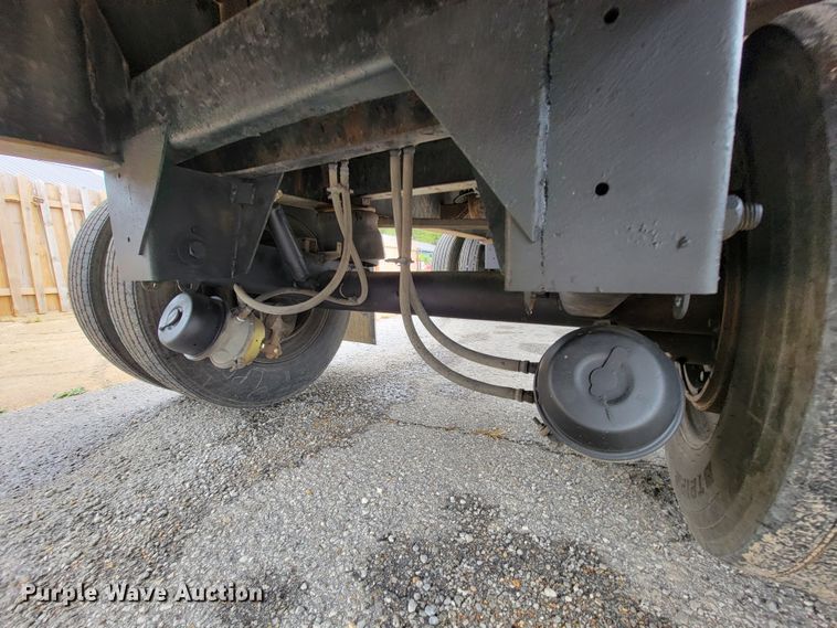 image for item KQ9149 2005 Transcraft  flatbed trailer