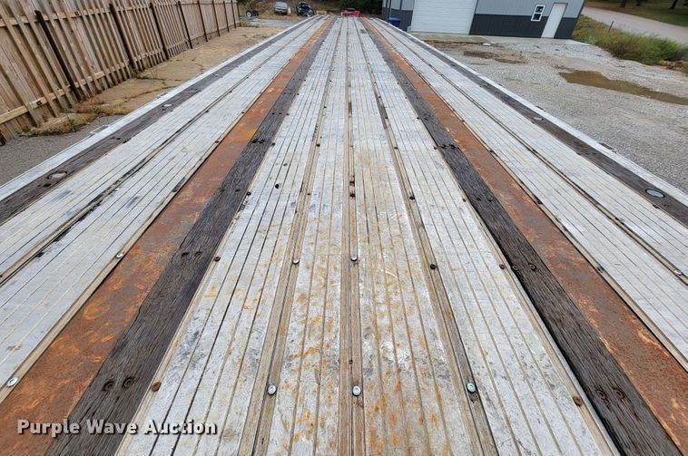 image for item KQ9149 2005 Transcraft  flatbed trailer