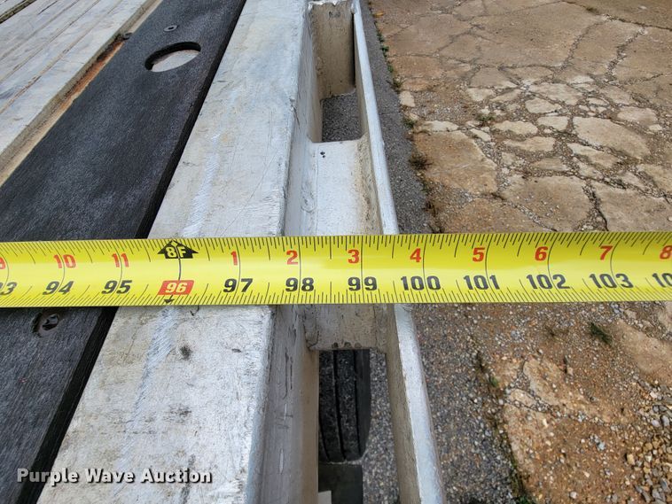 image for item KQ9149 2005 Transcraft  flatbed trailer