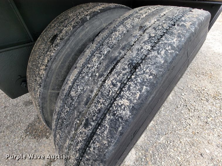 image for item KQ9149 2005 Transcraft  flatbed trailer