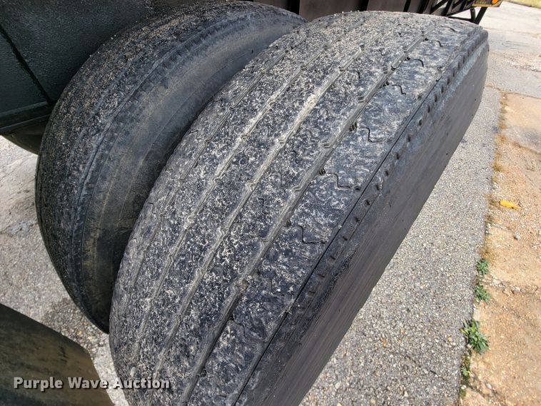 image for item KQ9149 2005 Transcraft  flatbed trailer