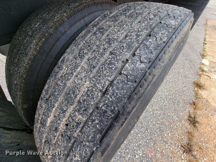 image for item KQ9149 2005 Transcraft  flatbed trailer