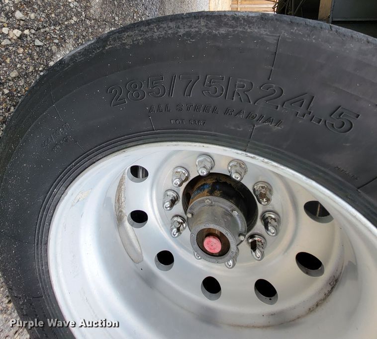 image for item KQ9149 2005 Transcraft  flatbed trailer