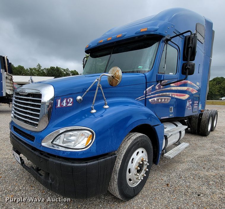 image for item KQ9150 2006 Freightliner Columbia  semi truck