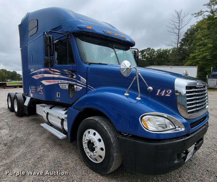 image for item KQ9150 2006 Freightliner Columbia  semi truck