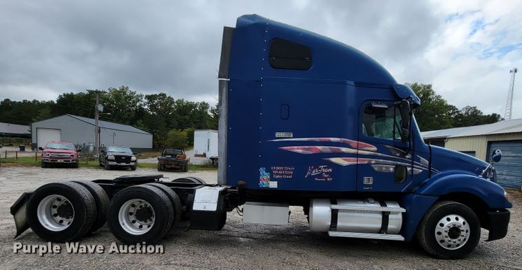 image for item KQ9150 2006 Freightliner Columbia  semi truck